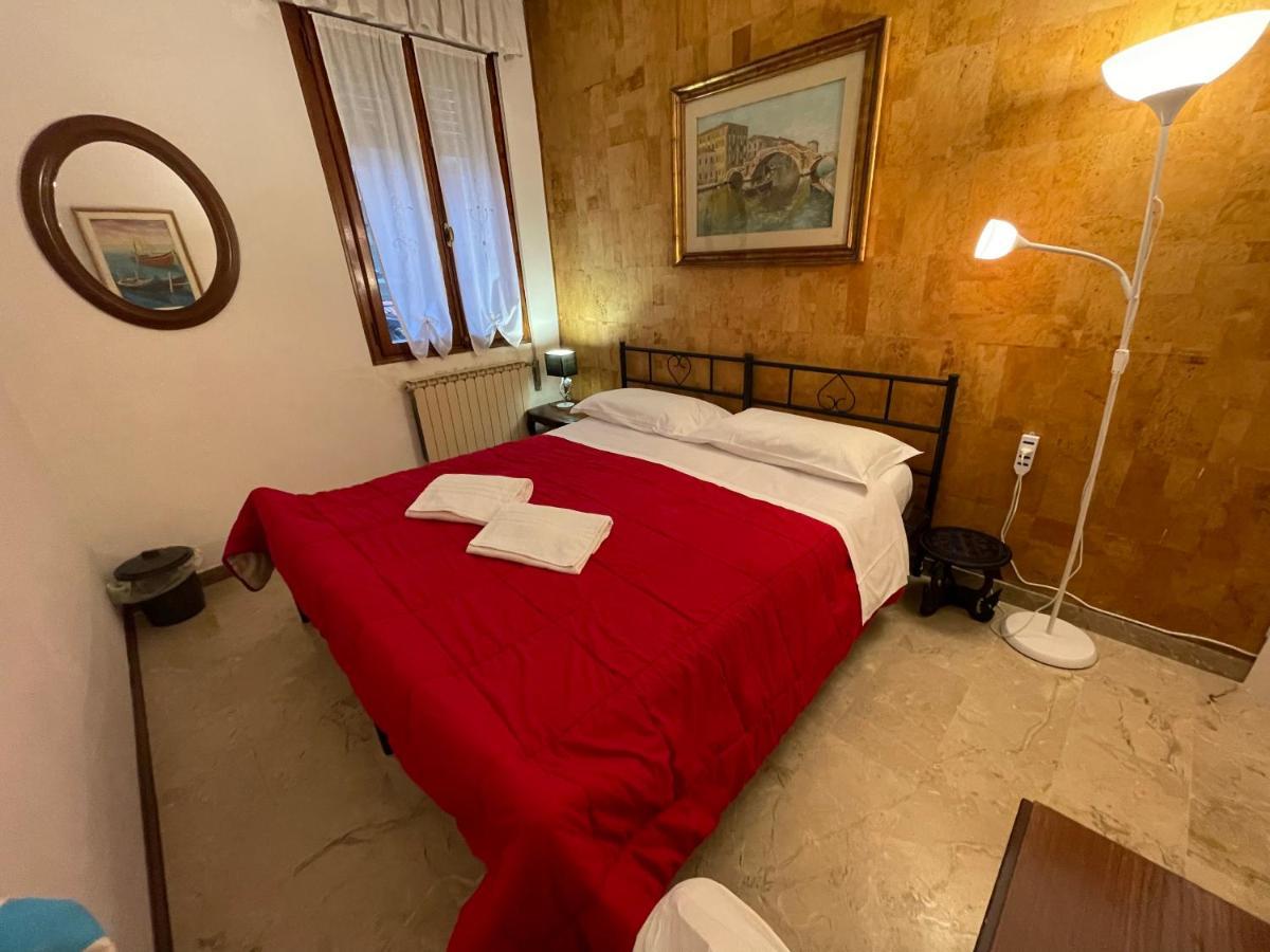 Royal Guest House Venesia Bagian luar foto