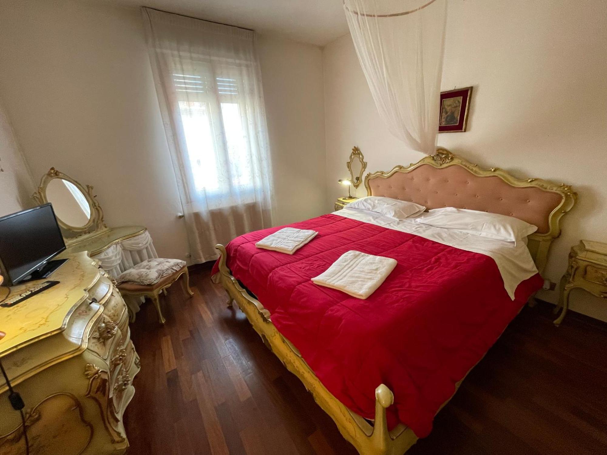 Royal Guest House Venesia Bagian luar foto